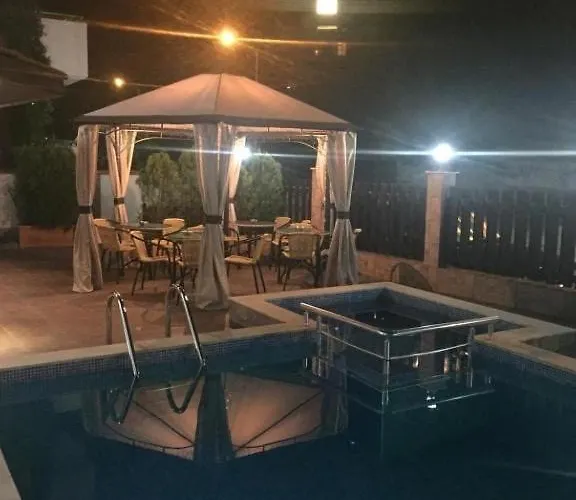 The White 7 Casa de Férias *