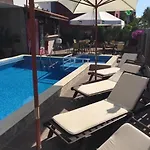Holiday home The White 7 *