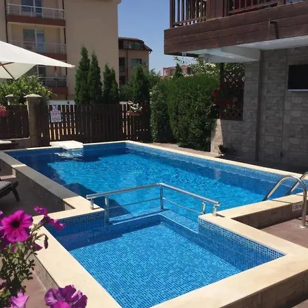 Vakantiehuis The White 7 *