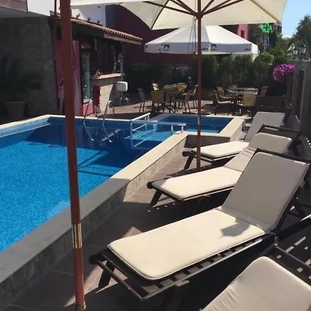 Vakantiehuis The White 7 *