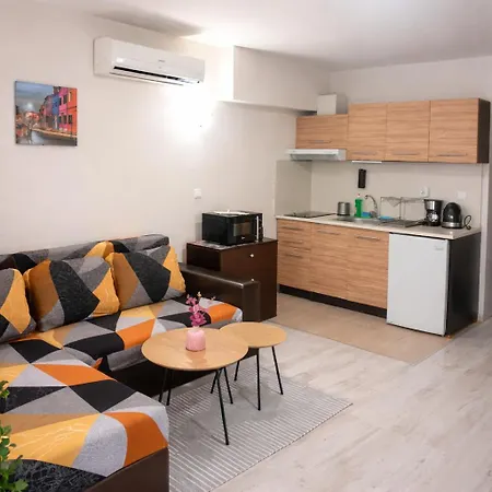 Ваканционна къща The White 7 *